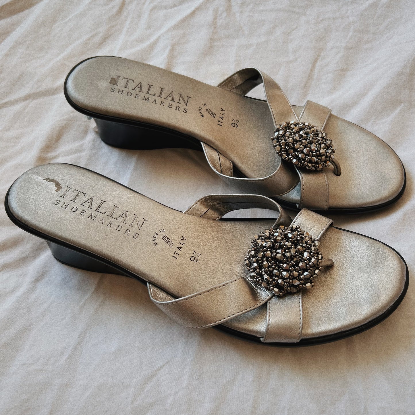 Perfect summer silver wedges sandals